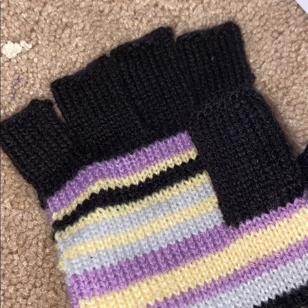 Nordstrom Rack “Be You” gloves - Picture 3 of 3
